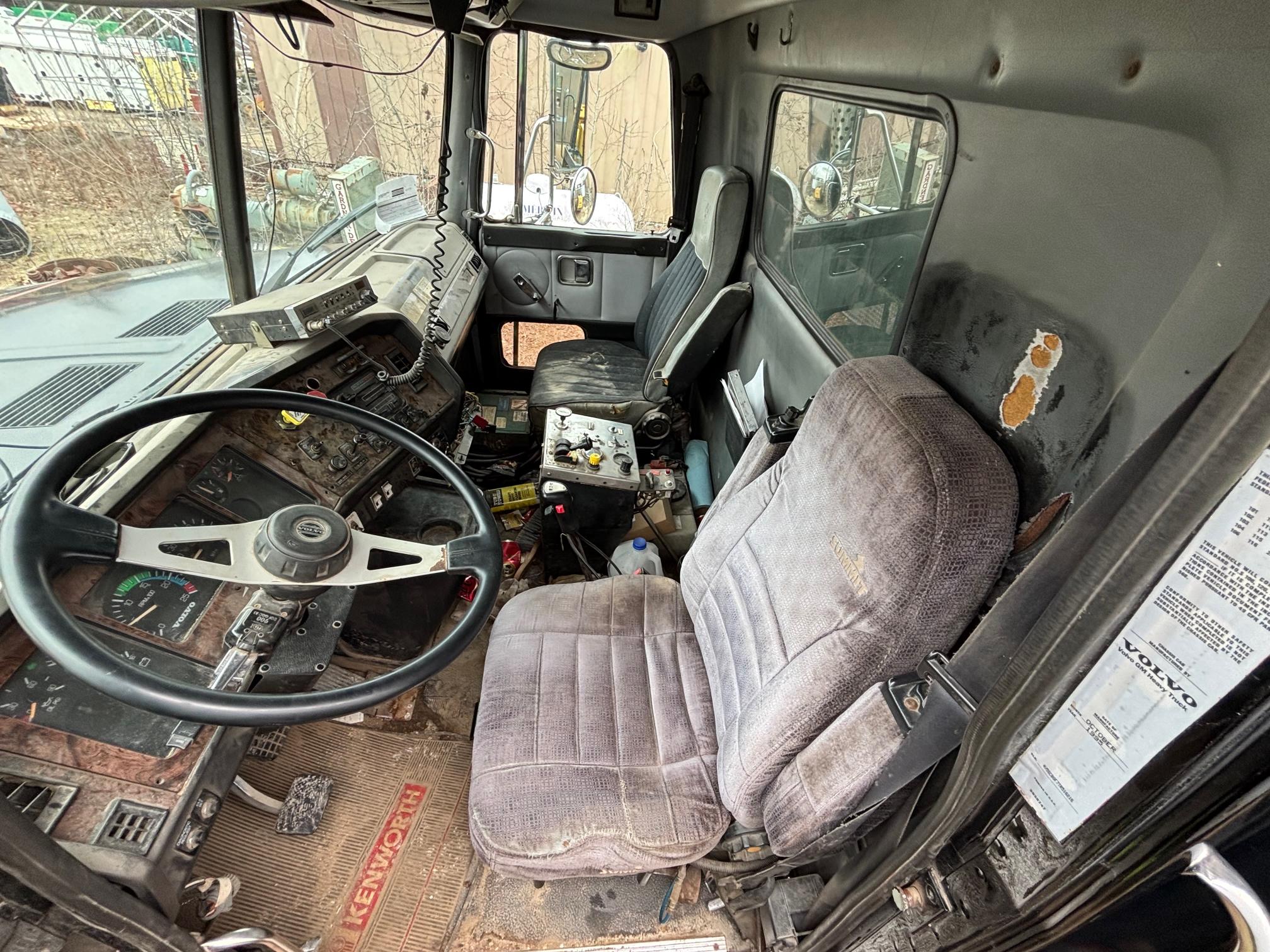 1996 VOLVO Quad-Axle - Image 7